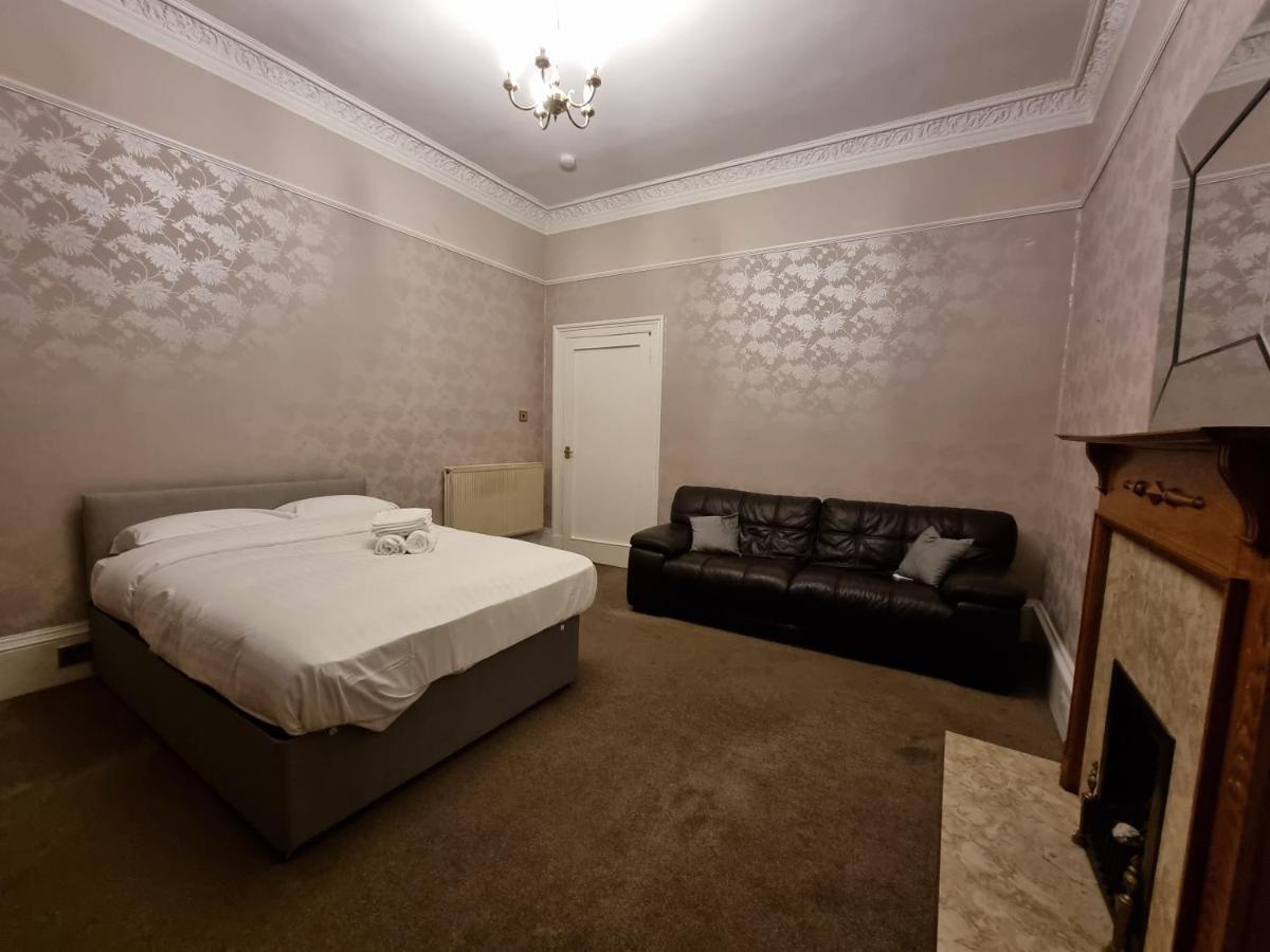 Bright 3 Bedroom Edinburgh City Apt المظهر الخارجي الصورة